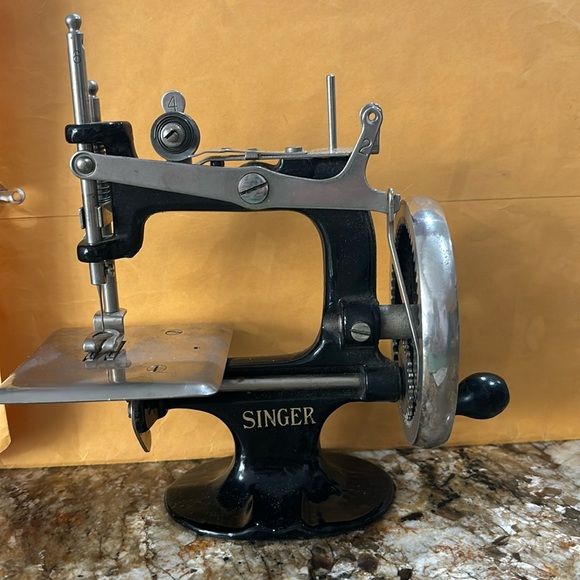 Singer Other - Vintage Singer Sewing Machine No. 20